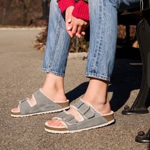 Arizona Shearling
Suede Leather color: Stone Coin US 36 US 6 NEW